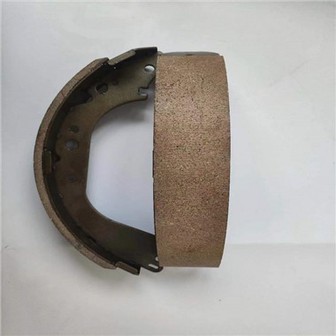 Traktorin perävaunun jarrukengät